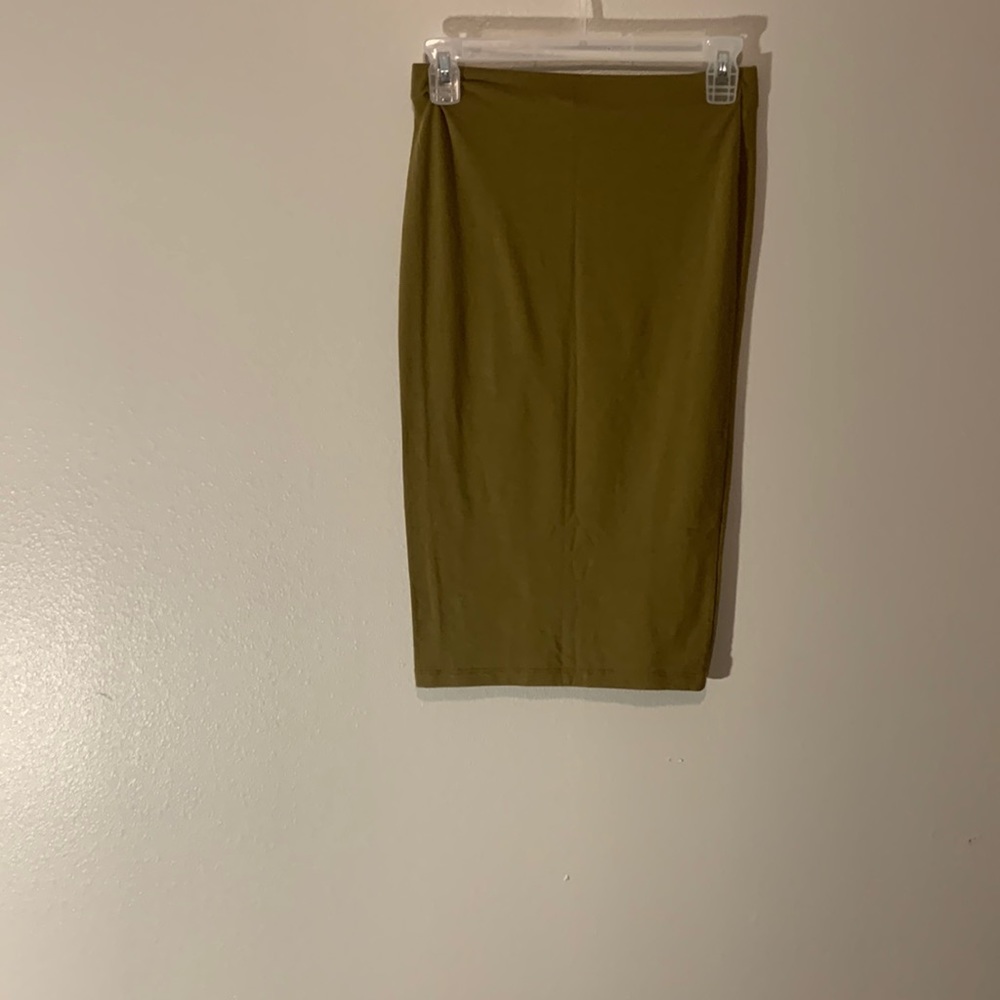 Lightweight army green pencil skirt from Forever 21